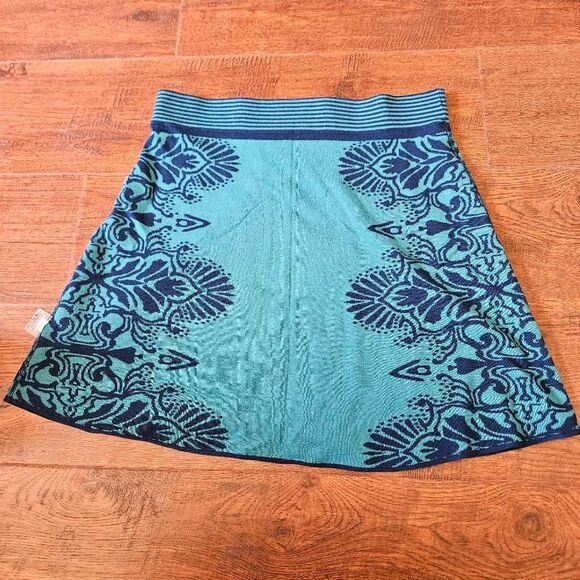 NWT Title Nine Reversible Merino Wool Skirt - Picture 7 of 8